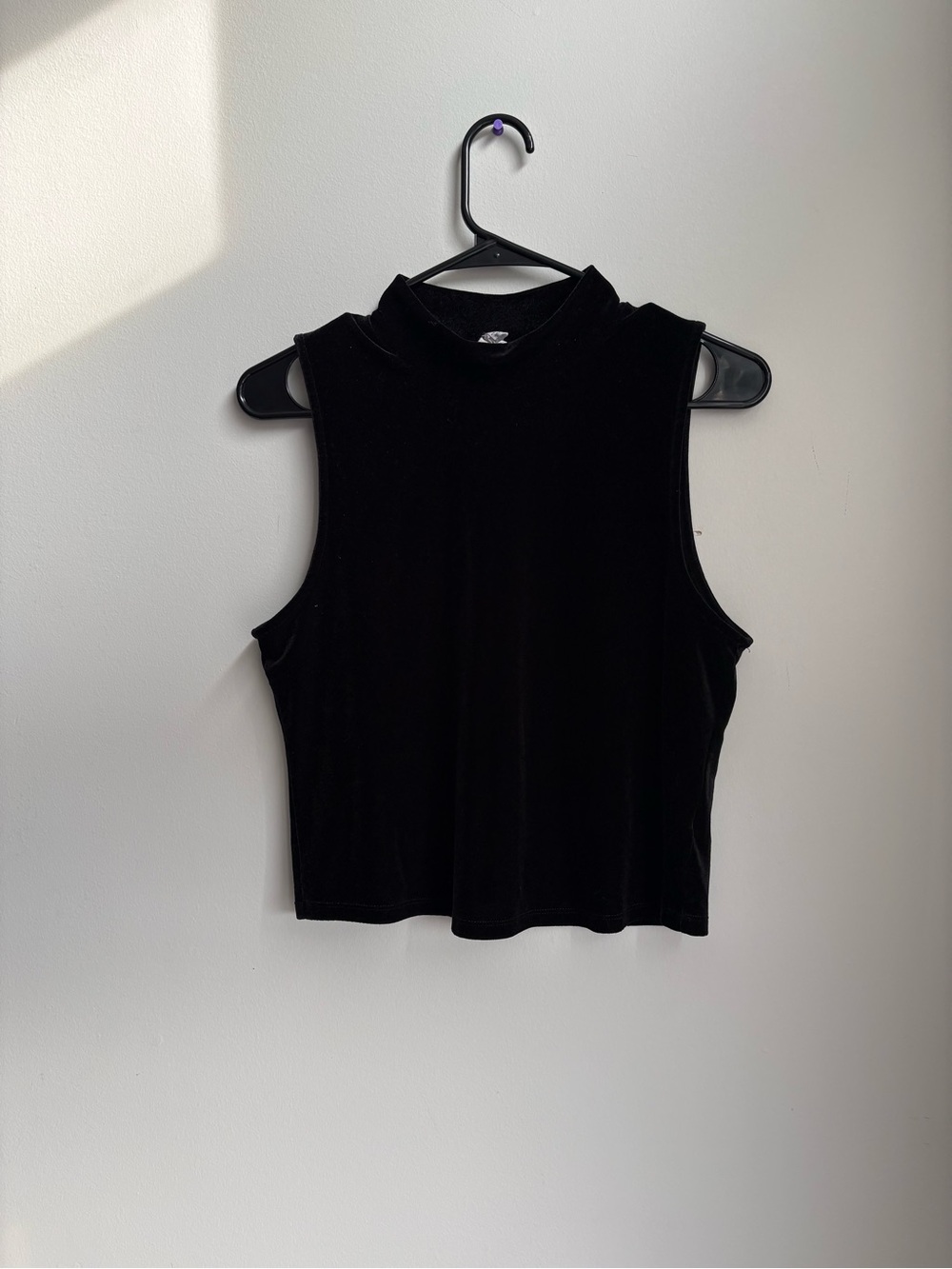 Olive + Oak Black Velvet Mock Neck Sleeveless Top Size Large